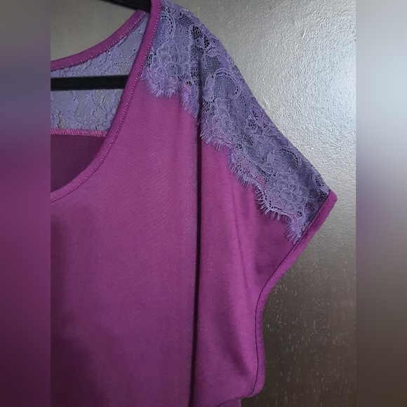 Lace Detail Short Sleeve Top - Picture 3 of 4